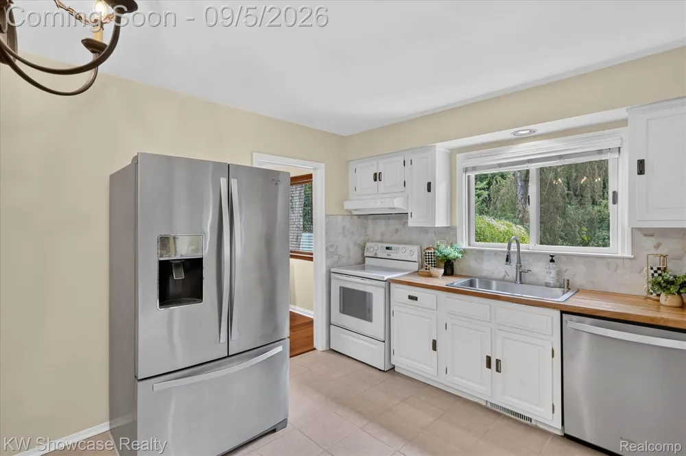 8254 Sandpiper Street Canton Charter Township, MI 48187