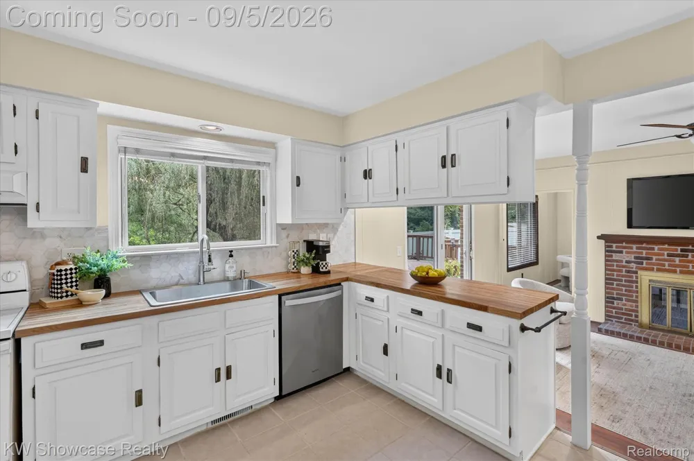 8254 Sandpiper Street Canton Charter Township, MI 48187