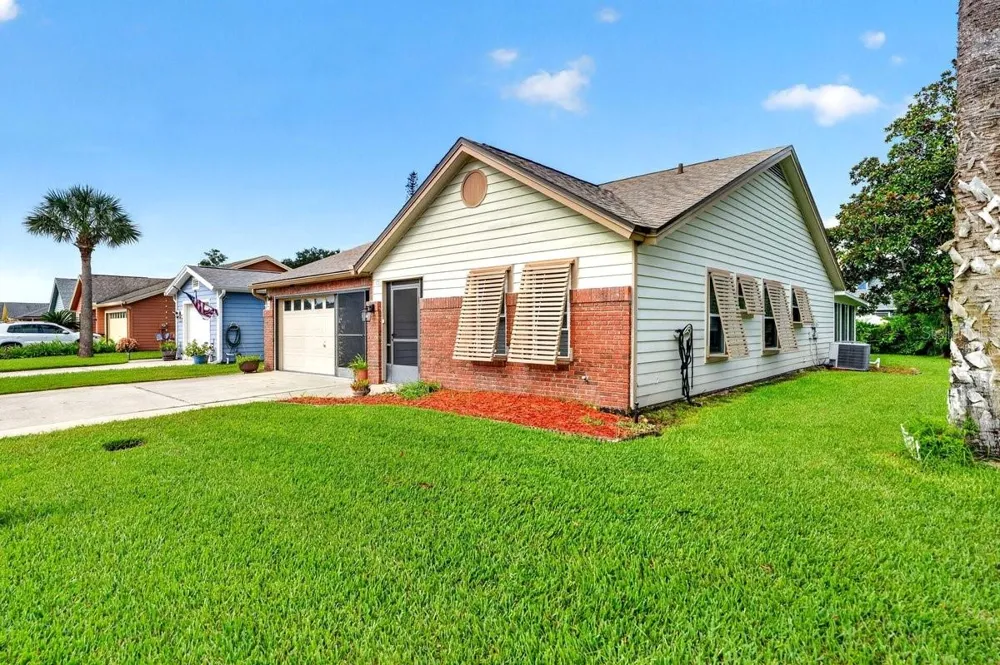 786 PINE SHORES CIRCLE New Smyrna Beach, FL 32168