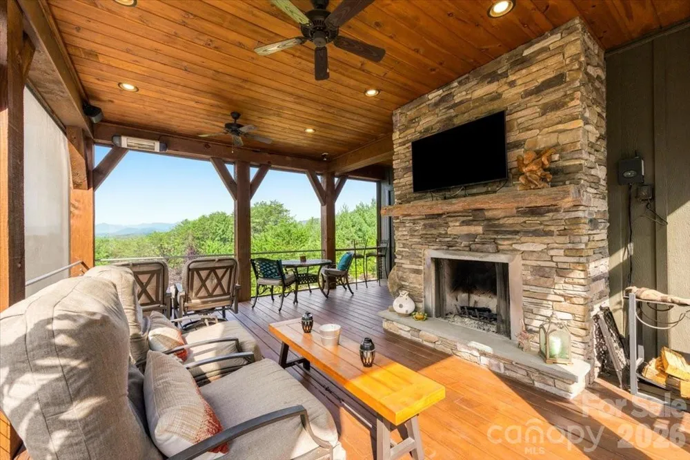 2775 Campbells Trace Nebo, NC 28761