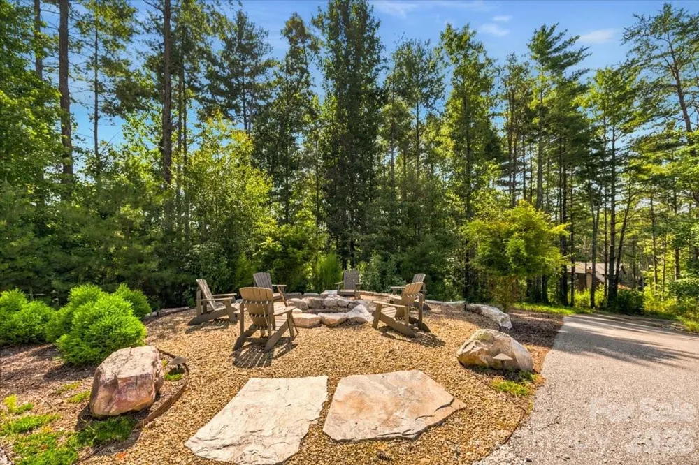 2775 Campbells Trace Nebo, NC 28761