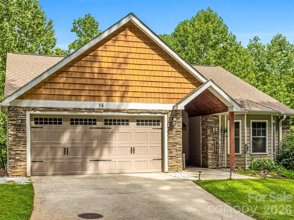 16 Jennlynn Drive Arden, NC 28704