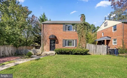 1502 DELMONT LANE