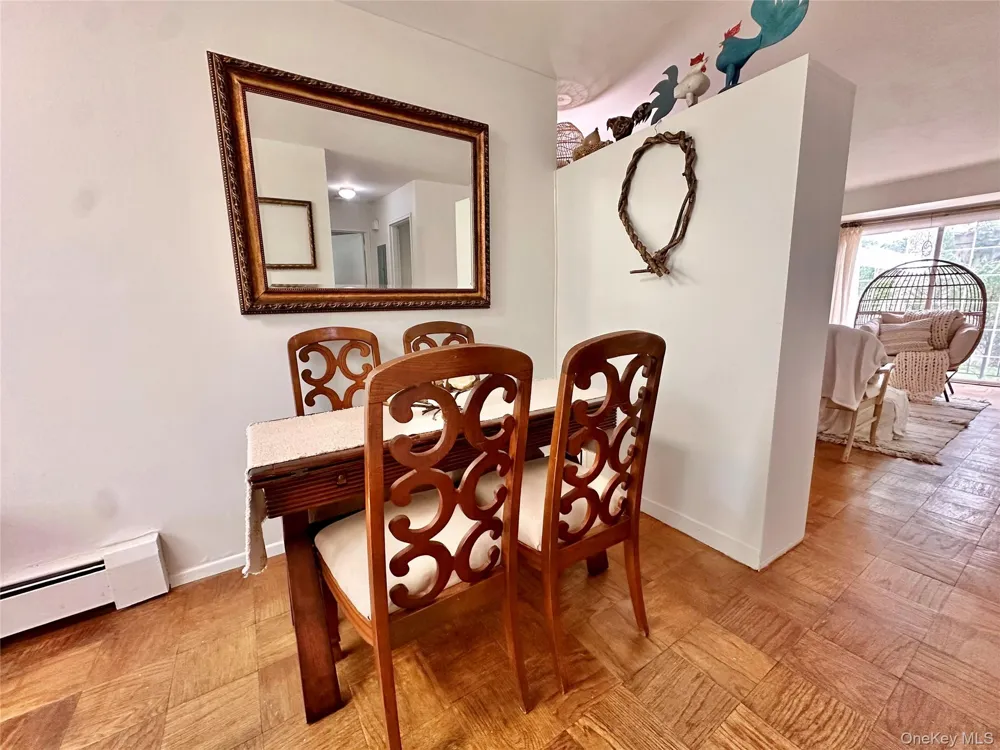704 Towne House Village #704 Hauppauge, NY 11749