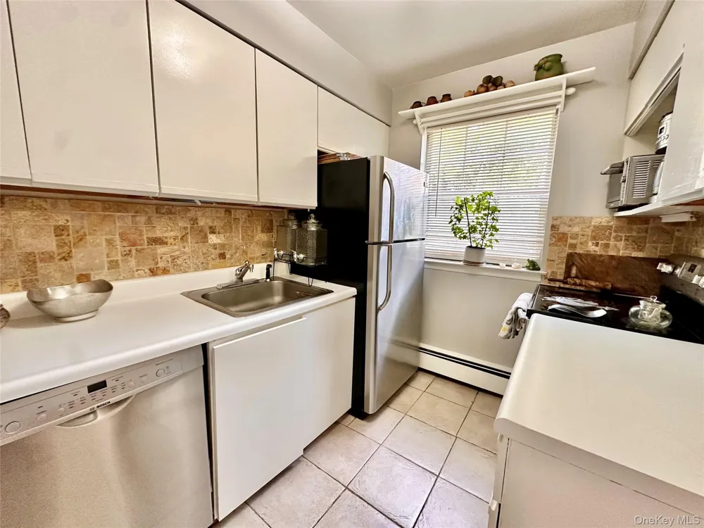 704 Towne House Village #704 Hauppauge, NY 11749