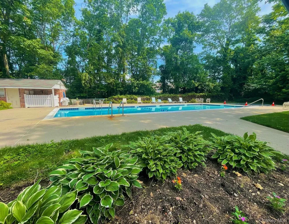 704 Towne House Village #704 Hauppauge, NY 11749