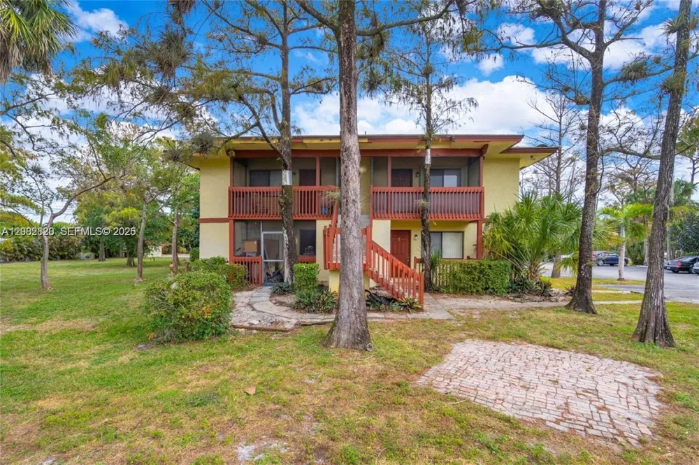 2070 NW 43rd Ter #6 Lauderhill, FL 33313