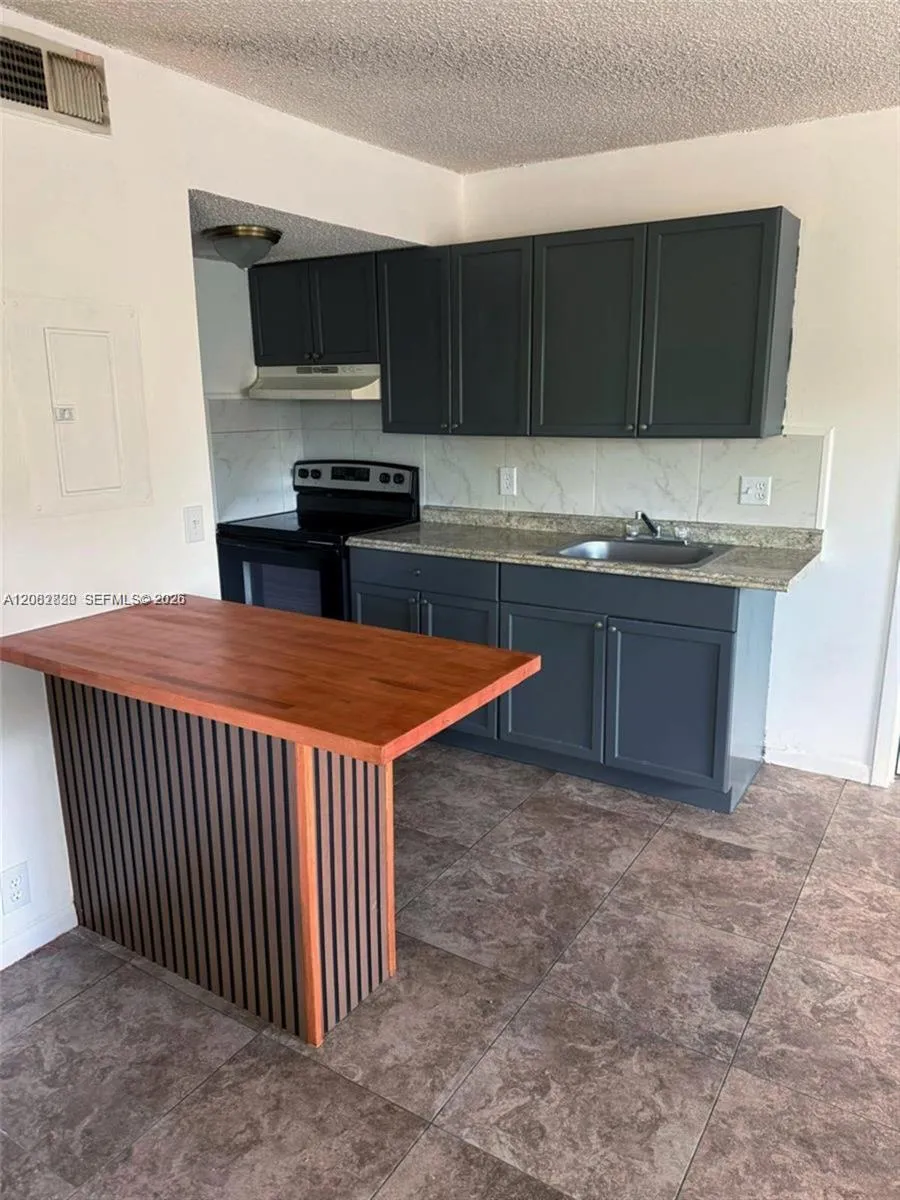 2070 NW 43rd Ter #6 Lauderhill, FL 33313