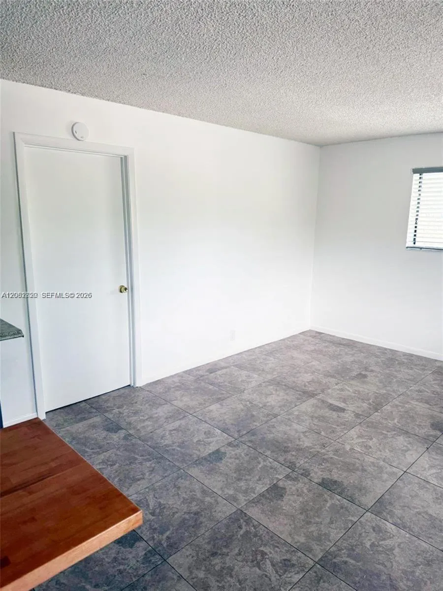 2070 NW 43rd Ter #6 Lauderhill, FL 33313