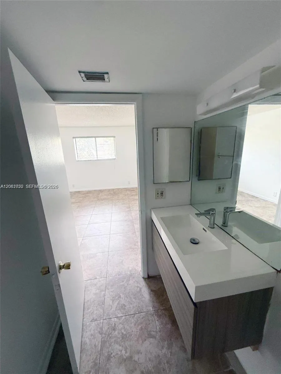 2070 NW 43rd Ter #6 Lauderhill, FL 33313