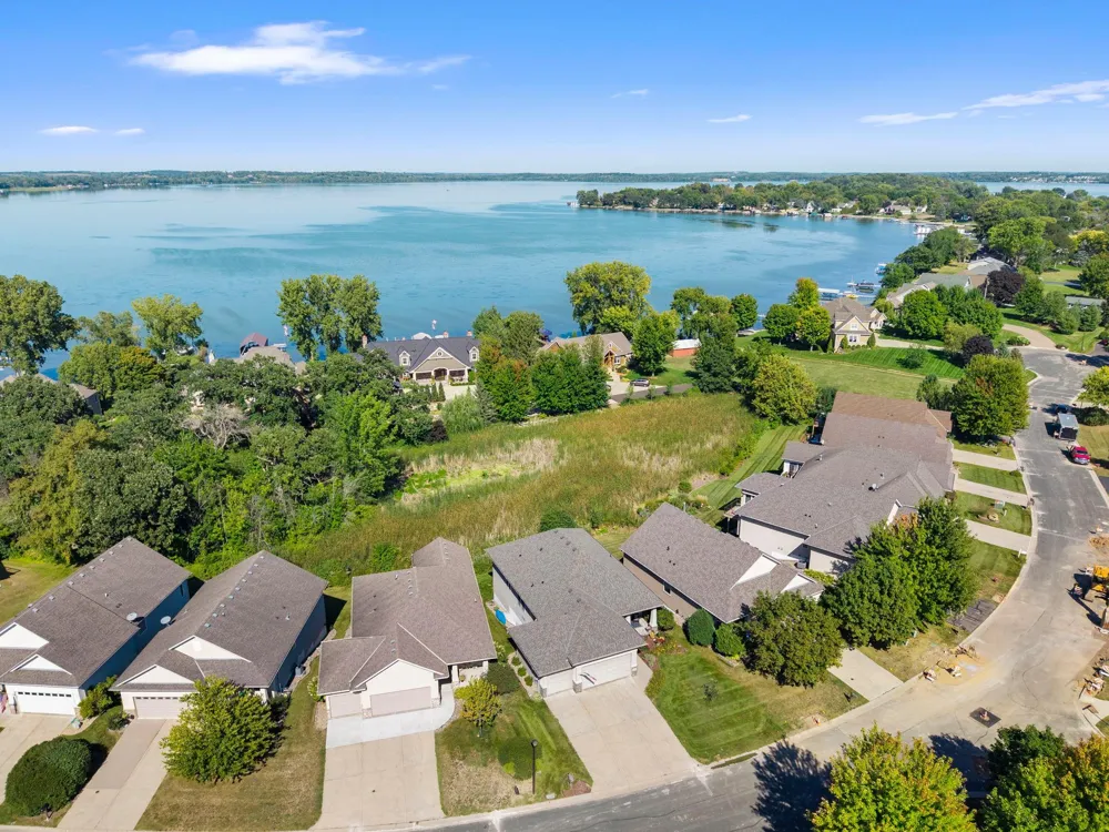 1404 Beachcomber Boulevard Waconia, MN 55387