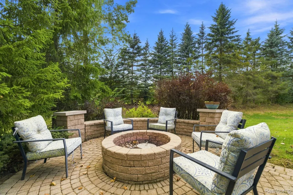 48645 Antique Road Canton Charter Township, MI 48187