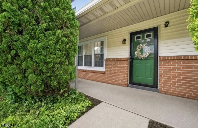 68 SASSAFRAS COURT North Brunswick, NJ 08902