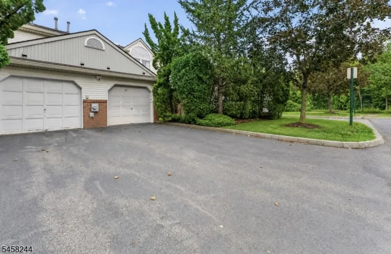 68 SASSAFRAS COURT North Brunswick, NJ 08902