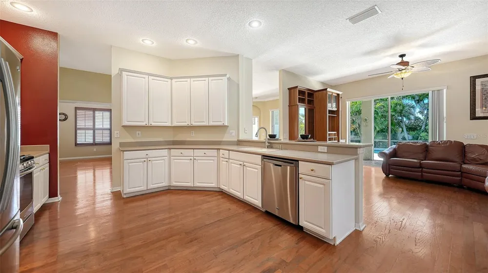 5308 52ND AVENUE W Bradenton, FL 34210