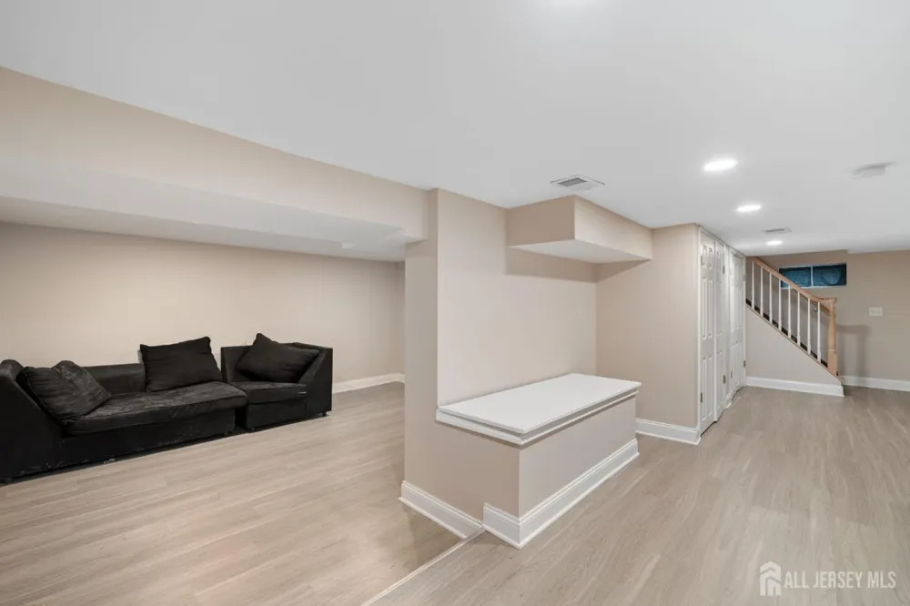 296 Saint James Avenue Woodbridge Proper, NJ 07095