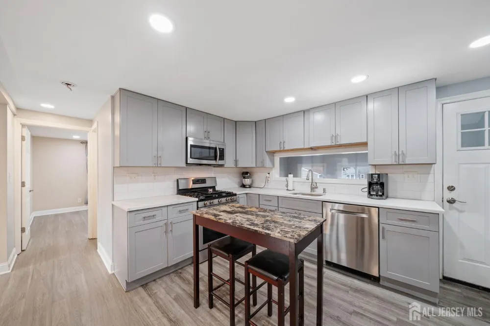 296 Saint James Avenue Woodbridge Proper, NJ 07095