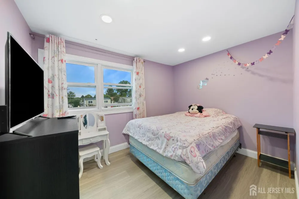 296 Saint James Avenue Woodbridge Proper, NJ 07095