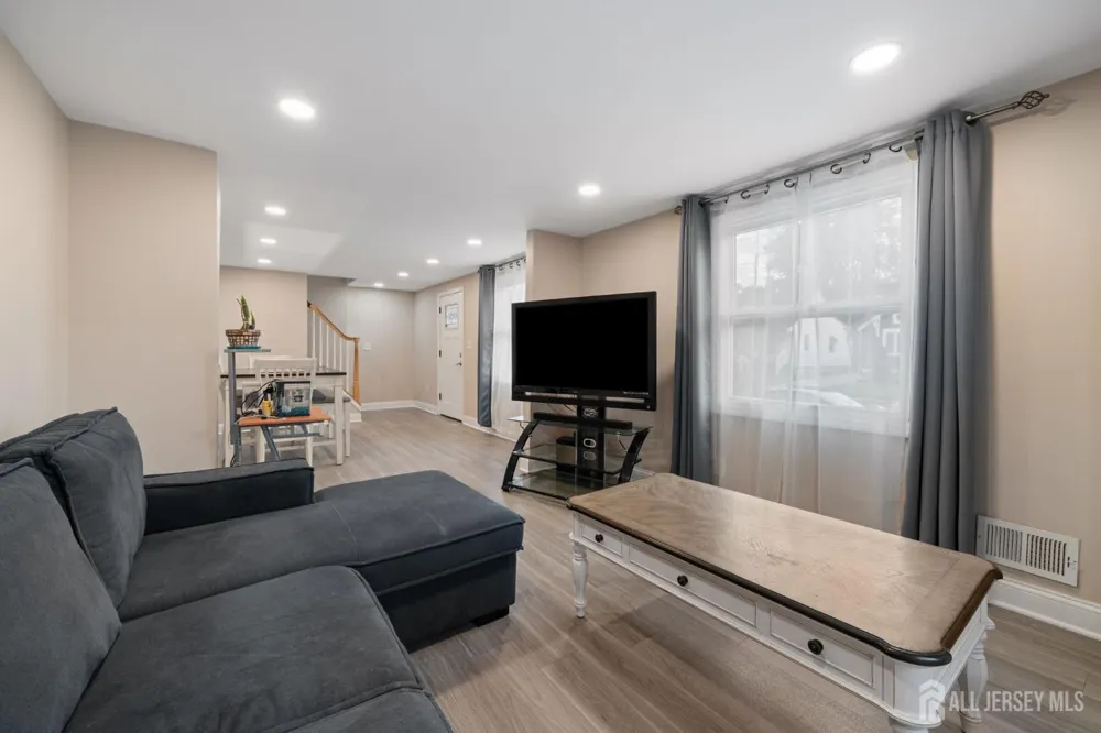 296 Saint James Avenue Woodbridge Proper, NJ 07095