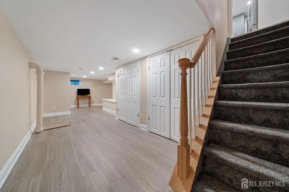 296 Saint James Avenue Woodbridge Proper, NJ 07095