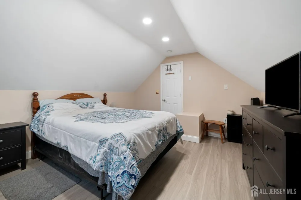 296 Saint James Avenue Woodbridge Proper, NJ 07095