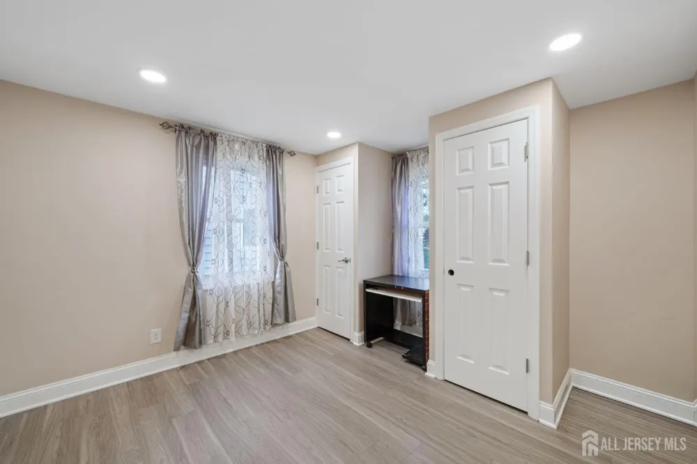 296 Saint James Avenue Woodbridge Proper, NJ 07095