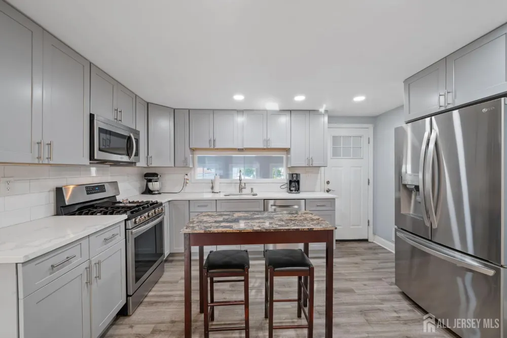 296 Saint James Avenue Woodbridge Proper, NJ 07095