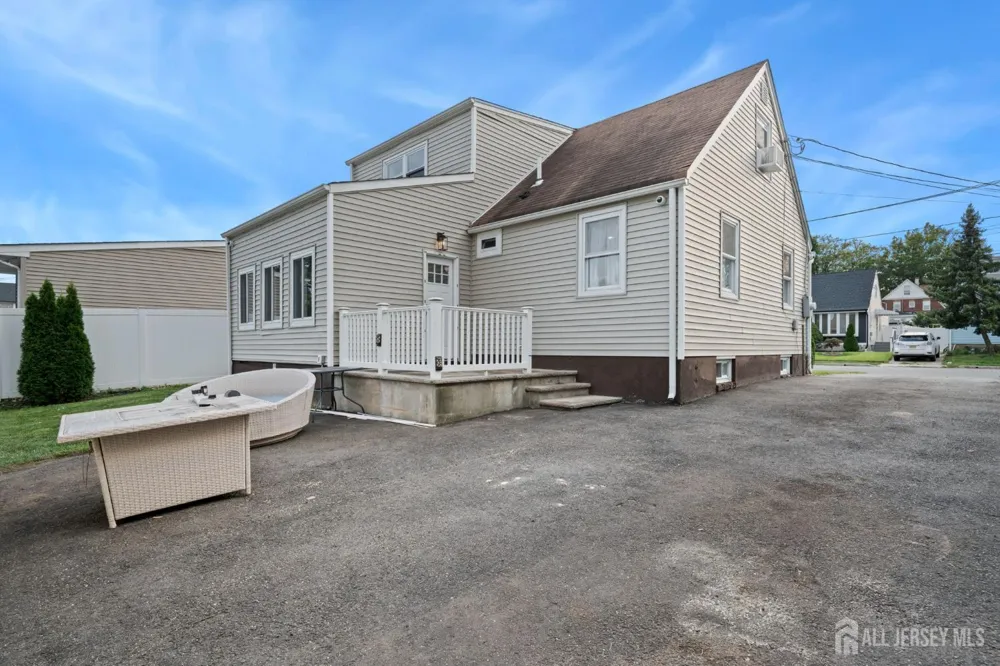 296 Saint James Avenue Woodbridge Proper, NJ 07095
