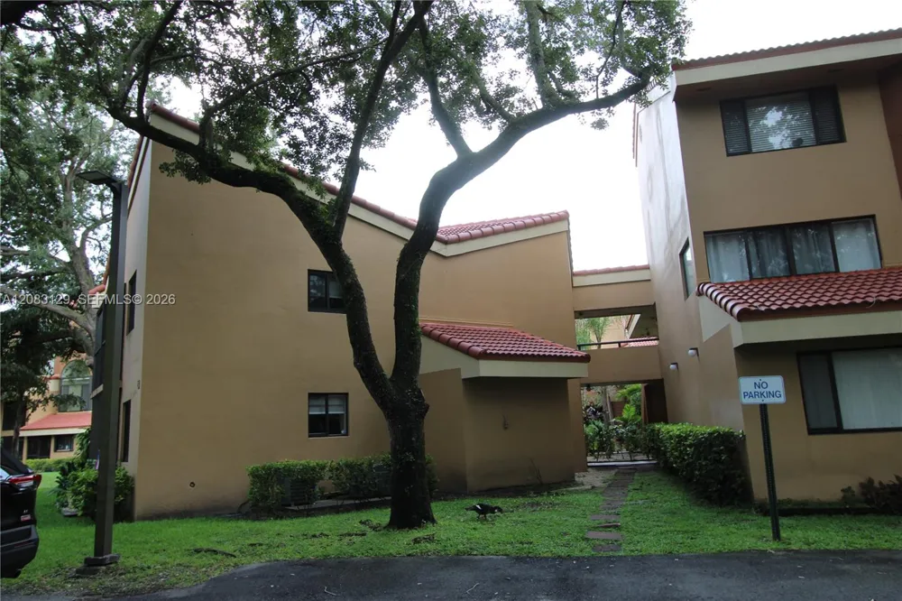 15495 Miami Lakeway N #104-4 Miami Lakes, FL 33014