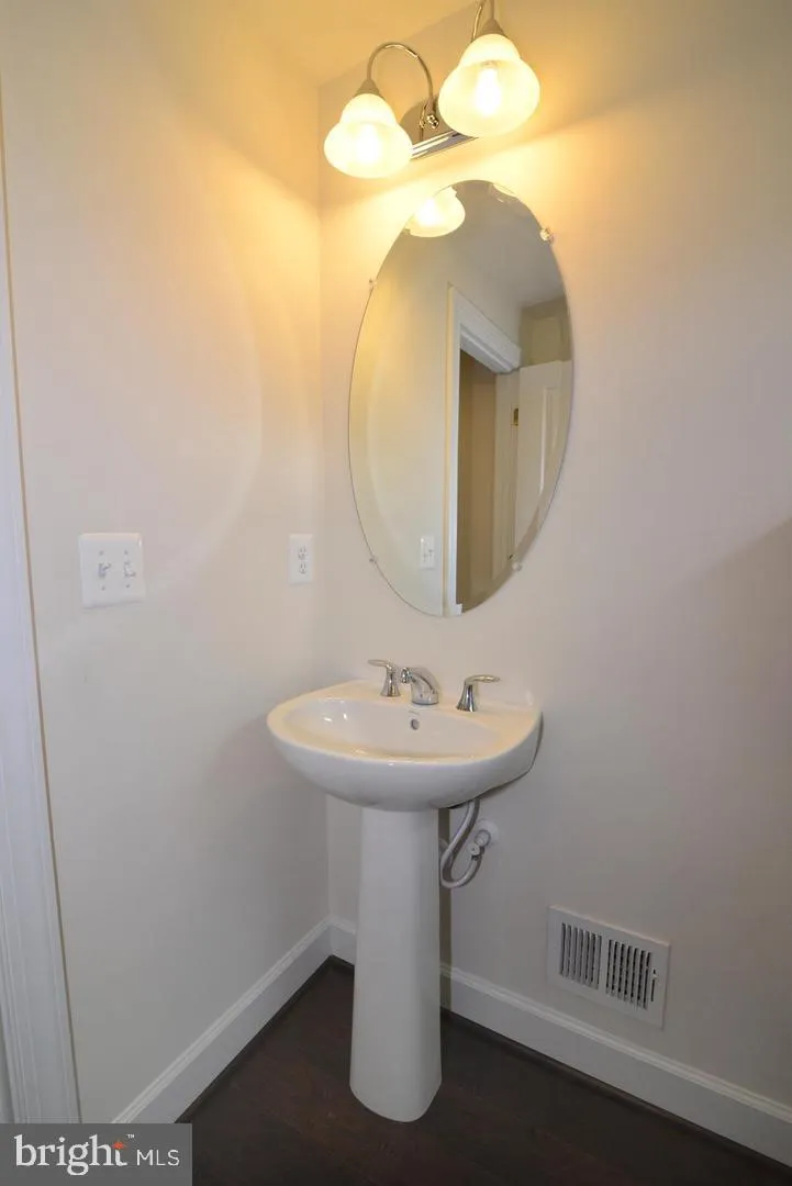 10684 VIEWMONT LANE Manassas, VA 20112
