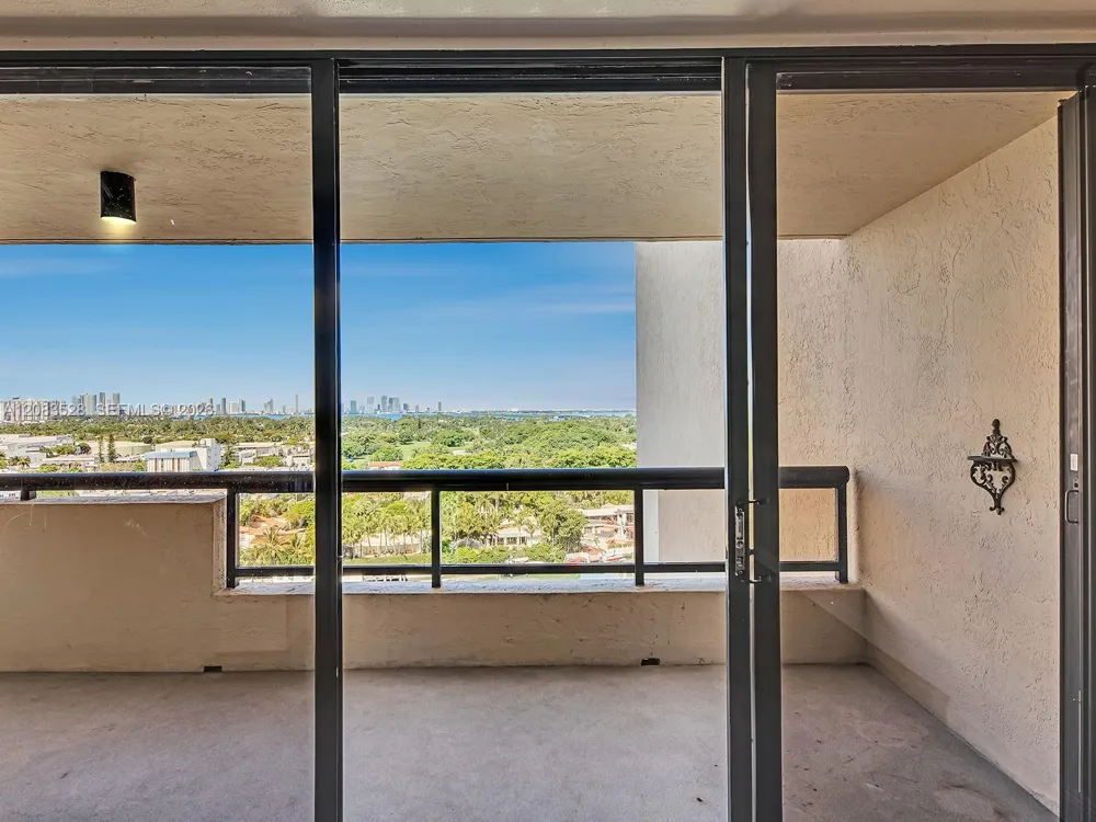 2555 Collins Ave #1604 Miami Beach, FL 33140
