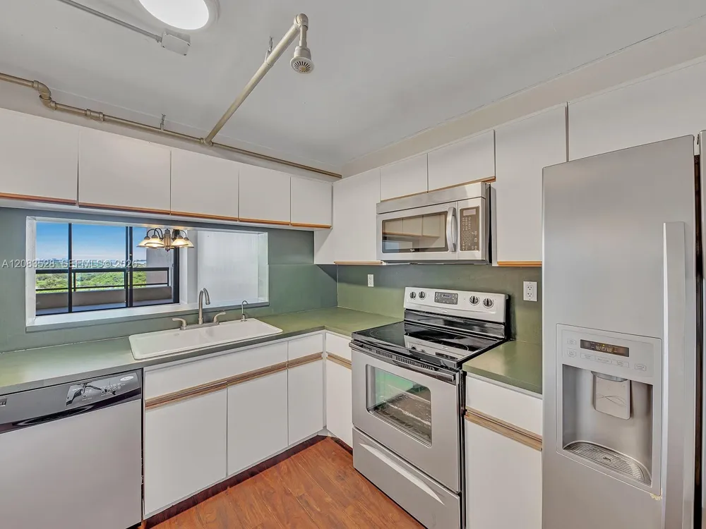2555 Collins Ave #1604 Miami Beach, FL 33140
