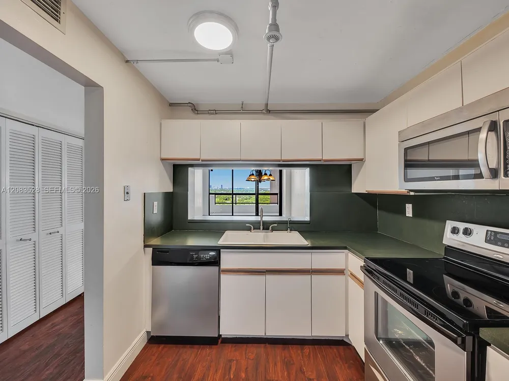 2555 Collins Ave #1604 Miami Beach, FL 33140