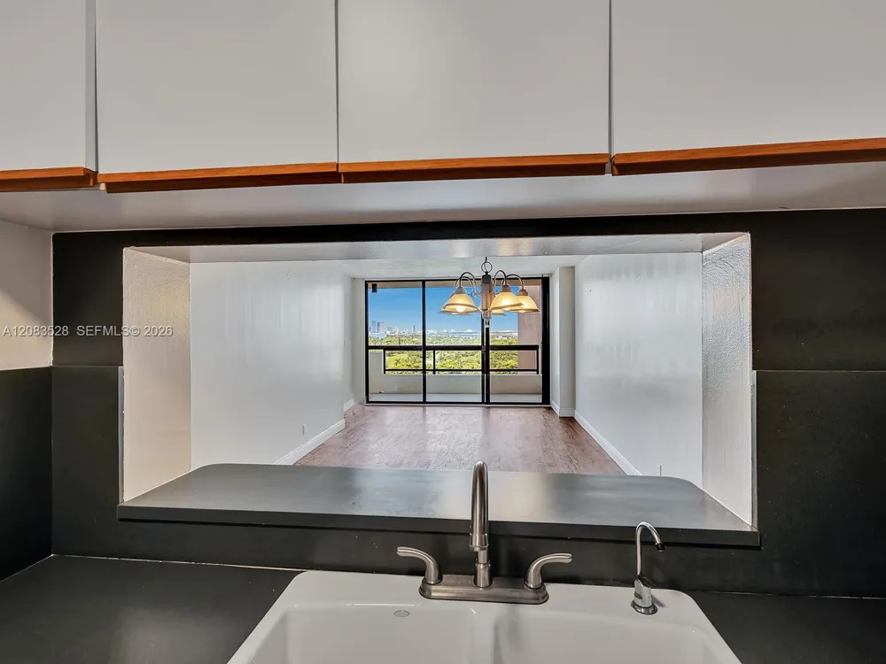 2555 Collins Ave #1604 Miami Beach, FL 33140