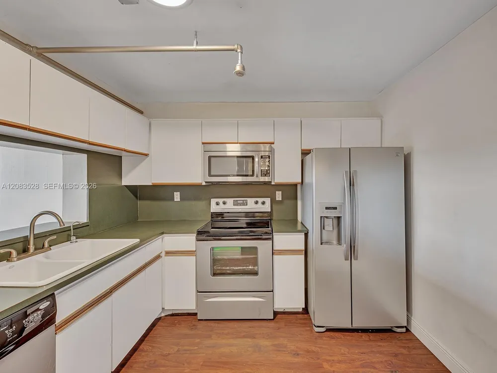 2555 Collins Ave #1604 Miami Beach, FL 33140