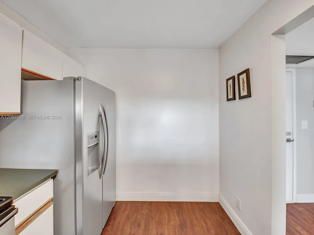 2555 Collins Ave #1604 Miami Beach, FL 33140