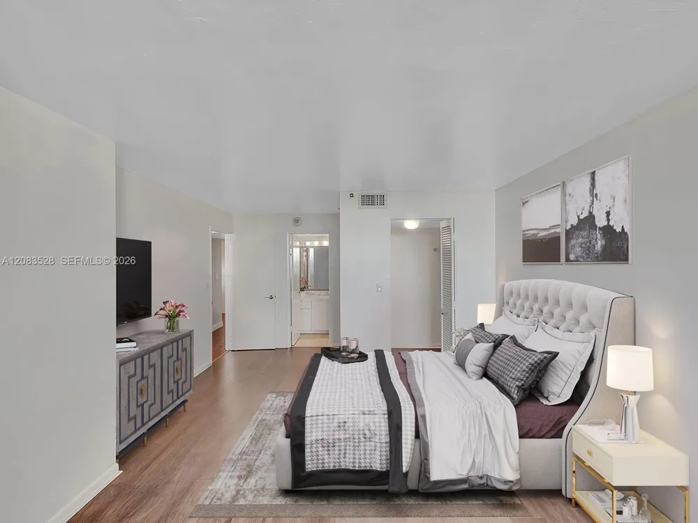 2555 Collins Ave #1604 Miami Beach, FL 33140