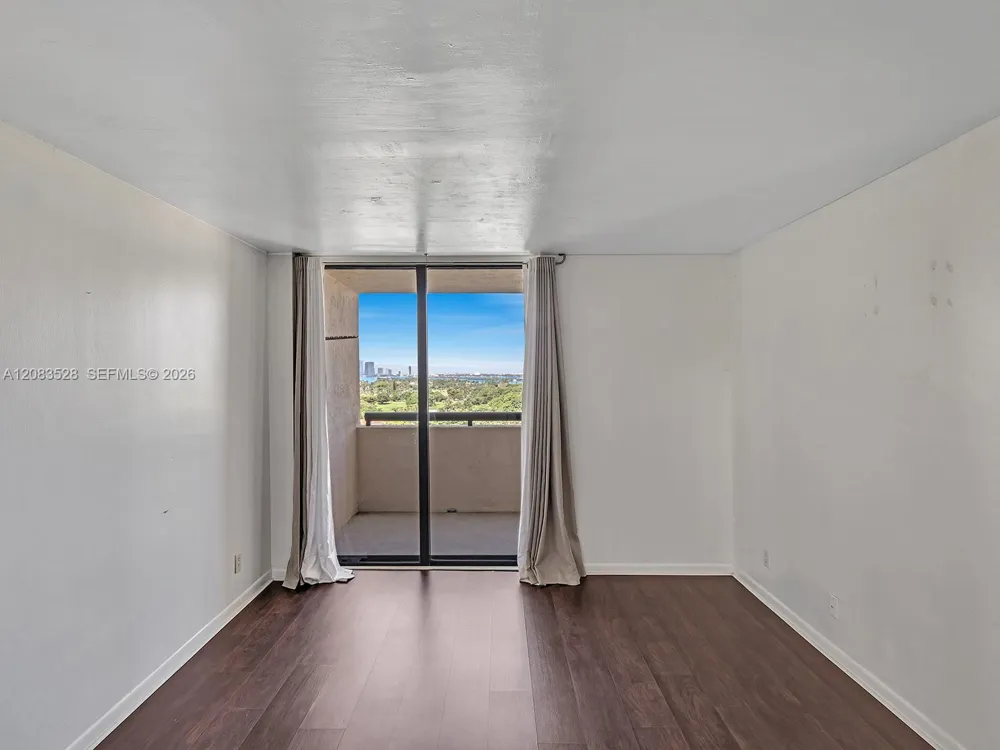 2555 Collins Ave #1604 Miami Beach, FL 33140