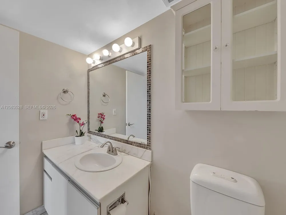 2555 Collins Ave #1604 Miami Beach, FL 33140