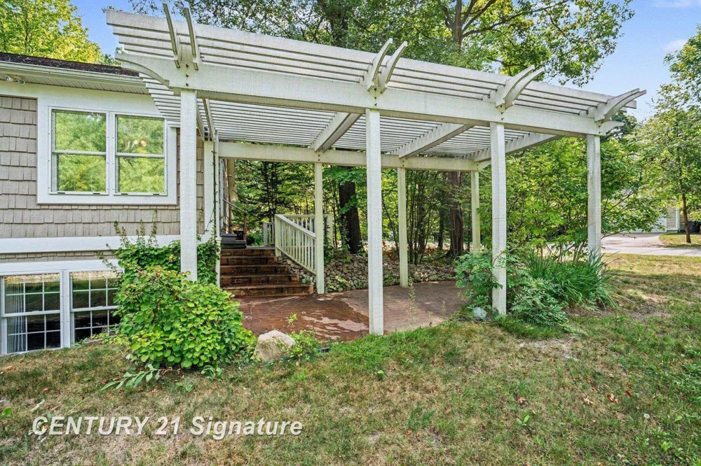 7407 Rock Hollow Ln Lane Midland City, MI 48642