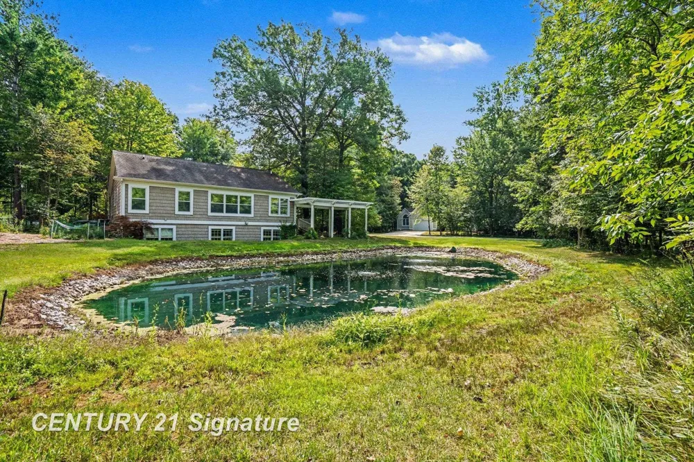 7407 Rock Hollow Ln Lane Midland City, MI 48642