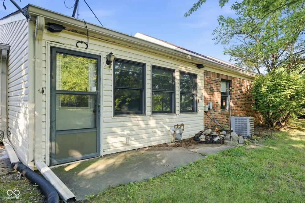 6321 Brush Court Indianapolis, IN 46268