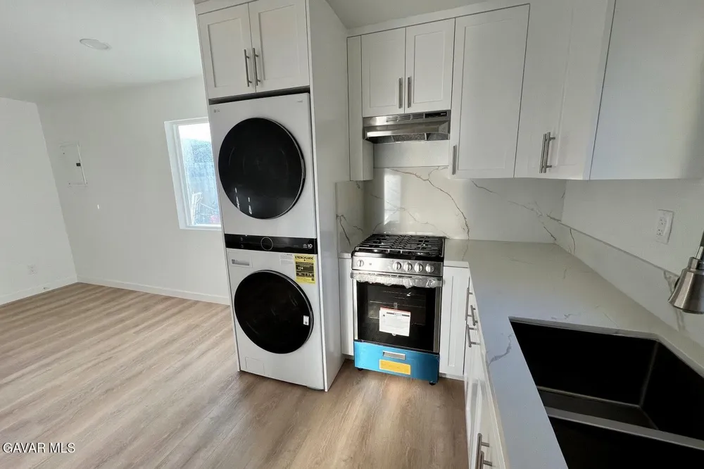 1133 E Geraldine Lane #B Lancaster, CA 93535