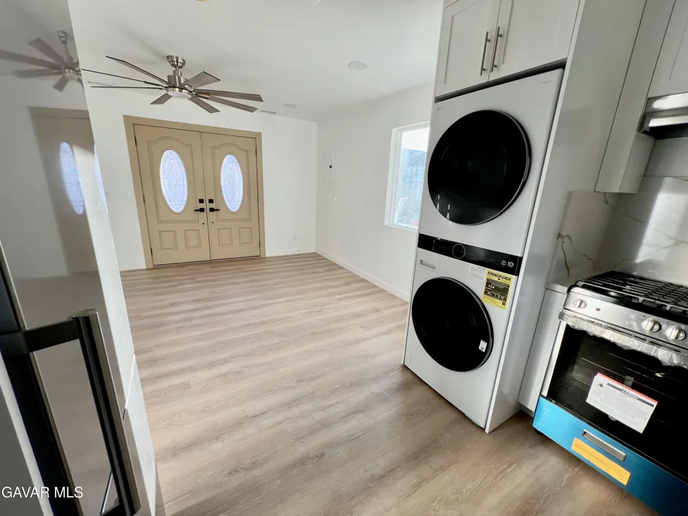 1133 E Geraldine Lane #B Lancaster, CA 93535
