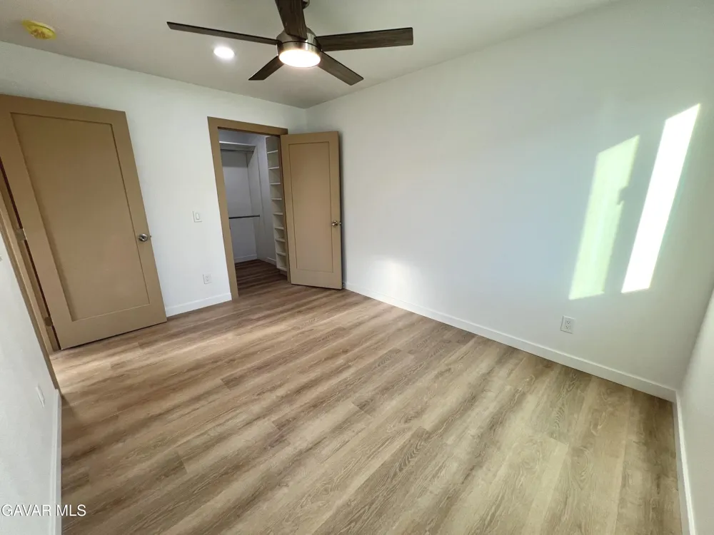 1133 E Geraldine Lane #B Lancaster, CA 93535