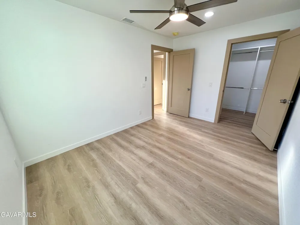 1133 E Geraldine Lane #B Lancaster, CA 93535