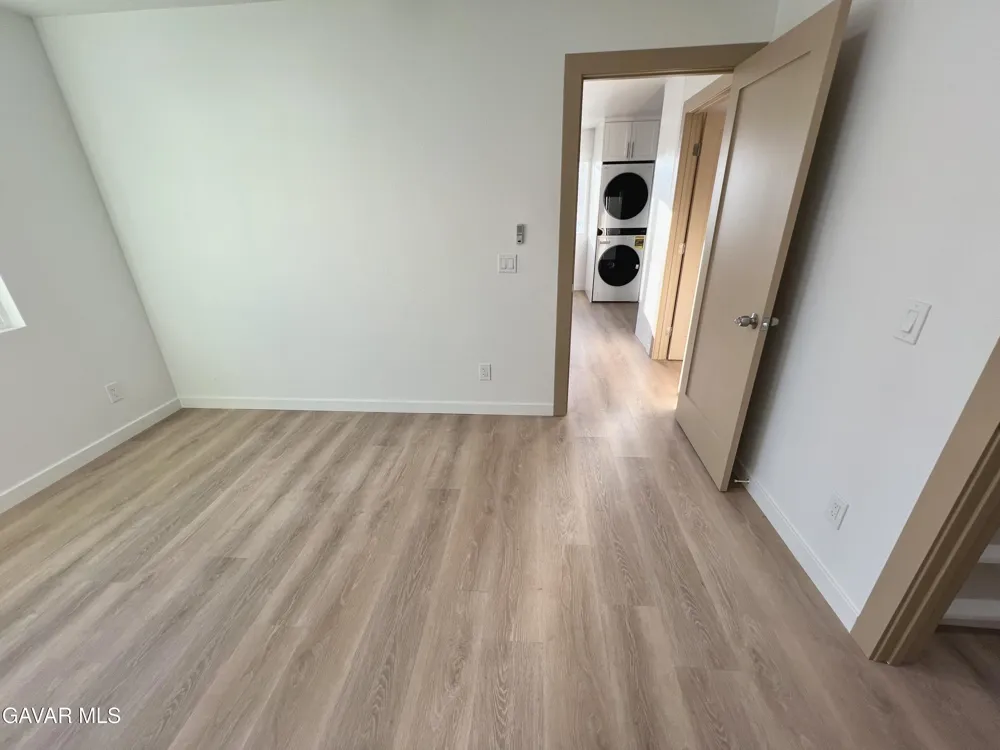 1133 E Geraldine Lane #B Lancaster, CA 93535