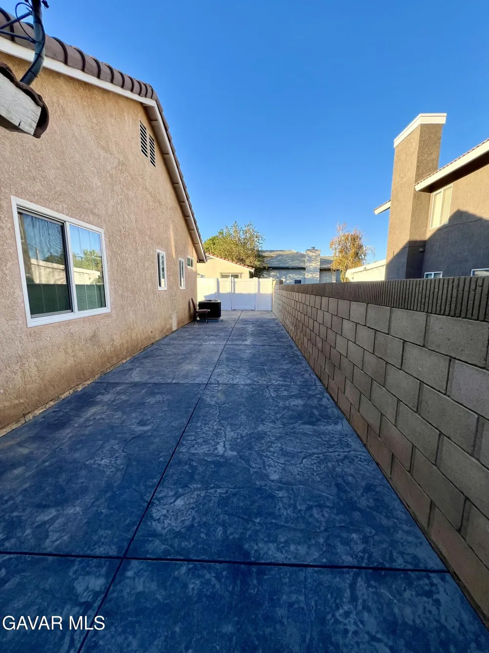 1133 E Geraldine Lane #B Lancaster, CA 93535