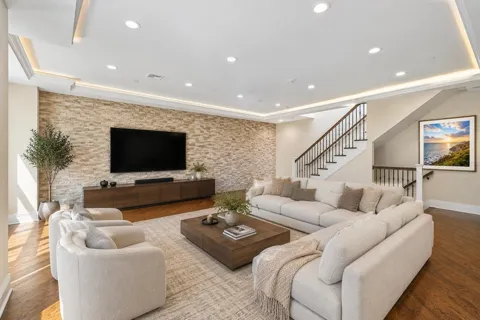20 MARQUIS COURT