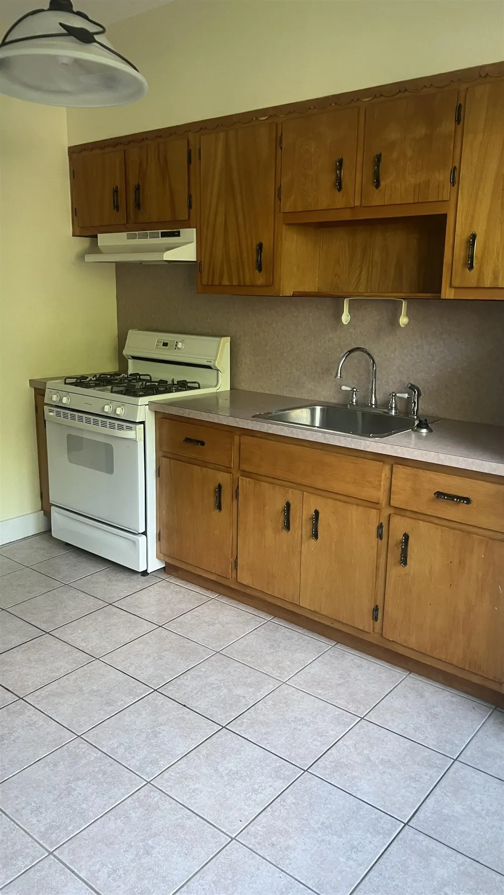 31 WEST 48TH ST Bayonne, NJ 07002
